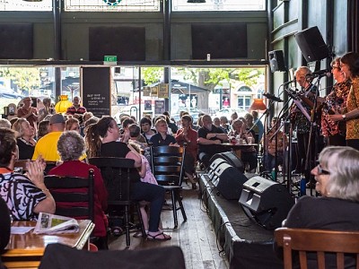 Ukulele Affair at Suttons 3